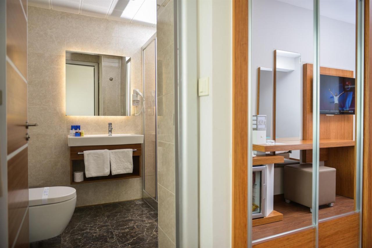Hakcan Hotel Измир Екстериор снимка